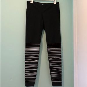 Women’s Old Navy Active Leggings L Black Stripes
